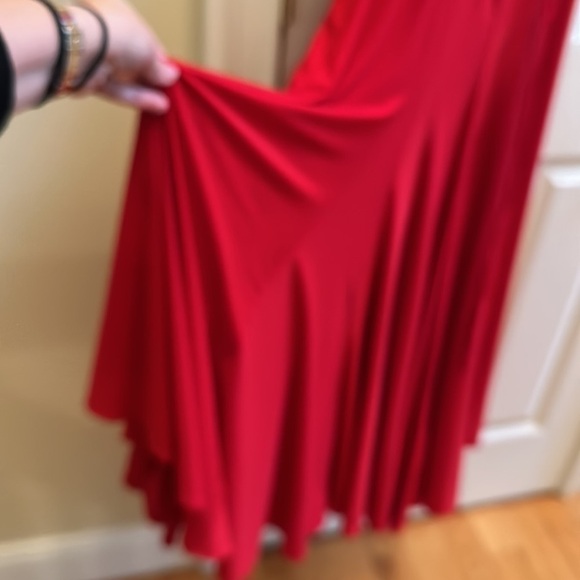 Faviana Long Mermaid Red Gown with Criss Cross Back Sz6 - Picture 13 of 14